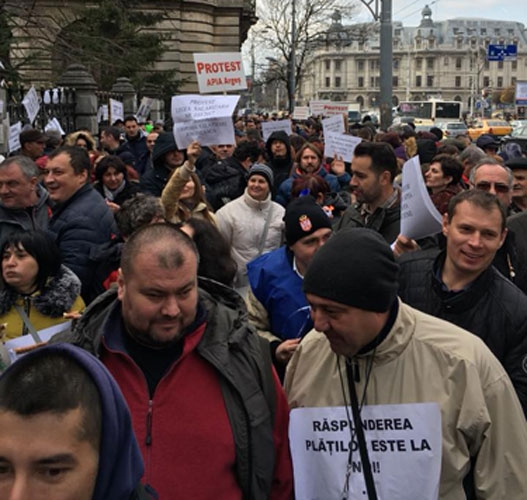 PROTESTUL APIA NU A PRIMIT NICIUN RĂSPUNS DE LA PRIMĂRIA CAPITALEI! 1.000 DE ANGAJAȚI APIA VOR SĂ VINĂ LA GUVERN!