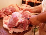 China suspendă tarifele la soia şi carnea de porc din SUA