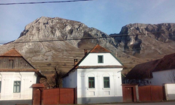 casa-cu-piatra-secuiului_b