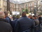 VIDEO: APIA PROTESTEAZĂ în FAŢA MINISTERULUI AGRICULTURII! LIDERUL SINDICATELOR, LA NEGOCIERI!