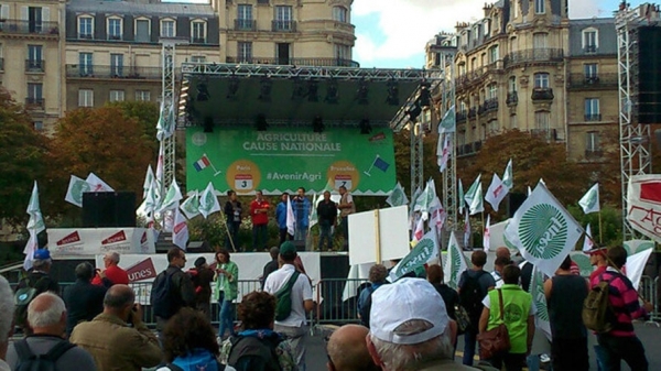 piata-natiunii-paris_b