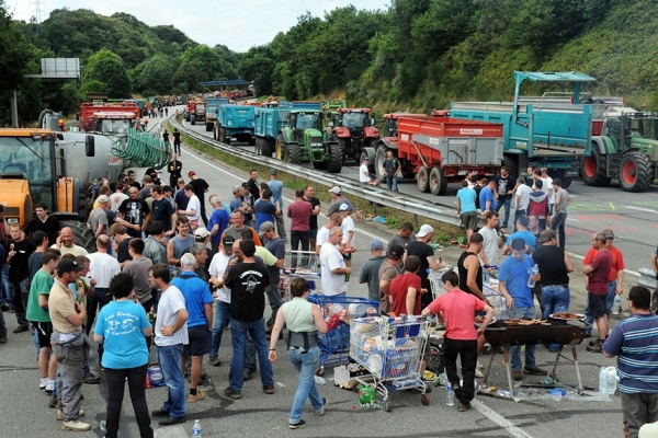 quimper-brest-gratar incins de fermieri pe autostrada