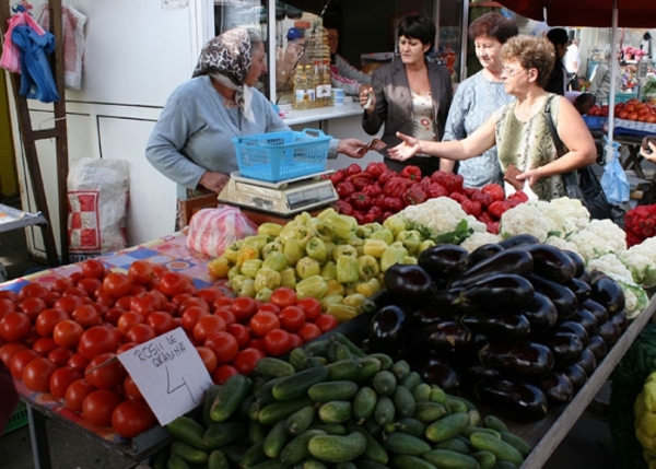 LEGUMA PROASTĂ DIN IMPORT, PLINĂ DE PESTICIDE, DAR DE 6 ORI MAI IEFTINĂ decât CEA ROMÂNEASCĂ!