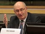 Phil Hogan: Alocarea de sprijin pentru sectorul laptelui, la îndemâna ministrului Constantin