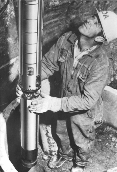 SP_Historical picture Installation of an SP pump, 1967_b