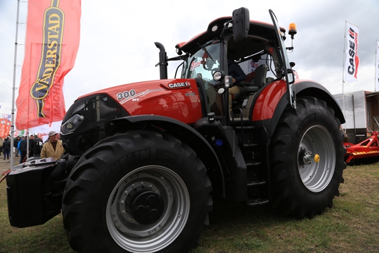 Case-IH-Optum-300-CVX_b