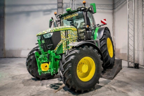 John Deere_6R250_2milioane tractoare