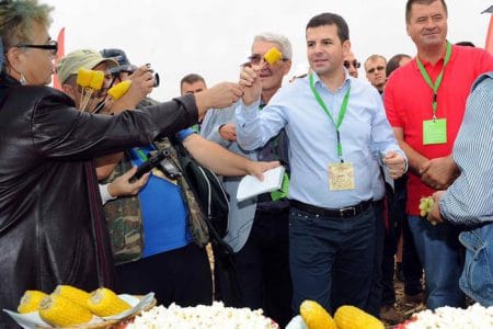constantin servit cu porumb o