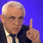 daea cu degetul in sus o 1