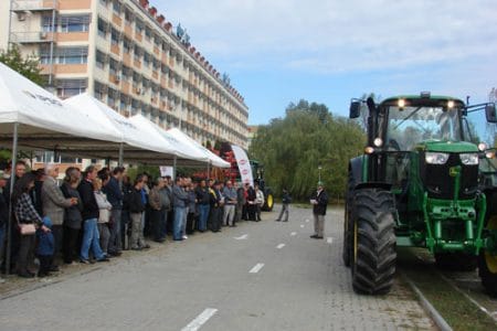 lansare john deere 6170 m o 1
