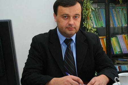 noul sef apia o