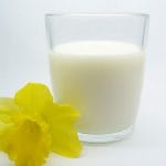 pahar lapte cu floare o 1