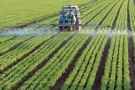 pulverizare pesticide o