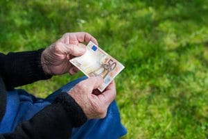 APIA anunță: Verificați-vă conturile! Subvenția APIA de 100 euro/ha/fermier, plătită! 1 plata crescator bivol o