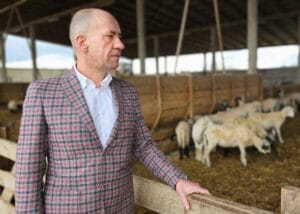 Adrian Pintea: Plățile APIA hectar, cap animal, un miliard de euro pregătit pentru 16 octombrie! 1 pintea oile