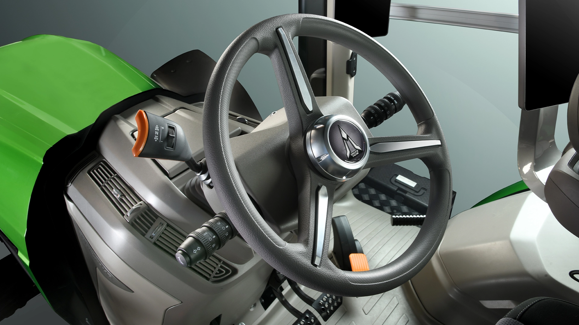 noua serie de tractoare Deutz Fahr 8 TTV 3