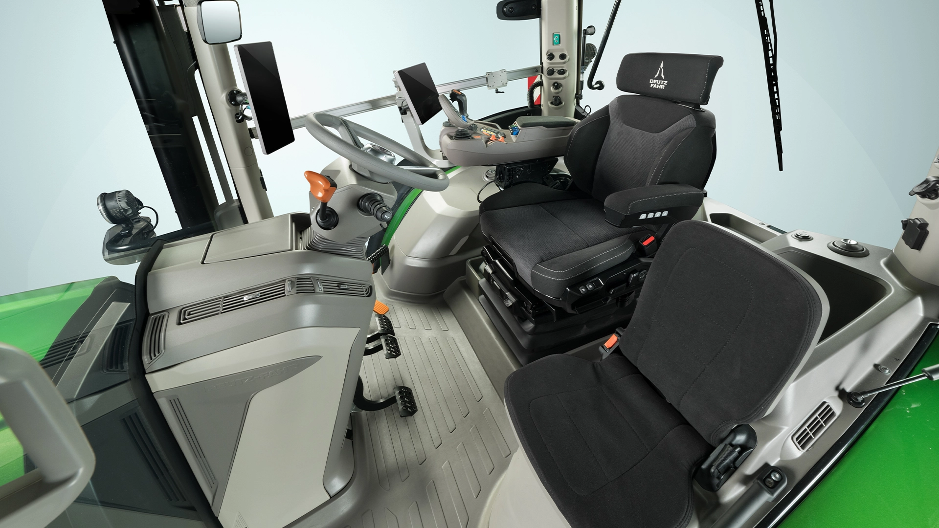 noua serie de tractoare Deutz Fahr 8 TTV 5
