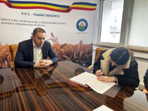 Tânără crescătoare animale a închiriat o pășune de 50 hectare de la stat! 1 semnat pasun