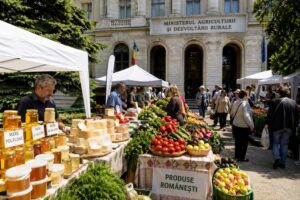 Tradiția prinde gust la Târgul de Sfântul Gheorghe din curtea MADR
